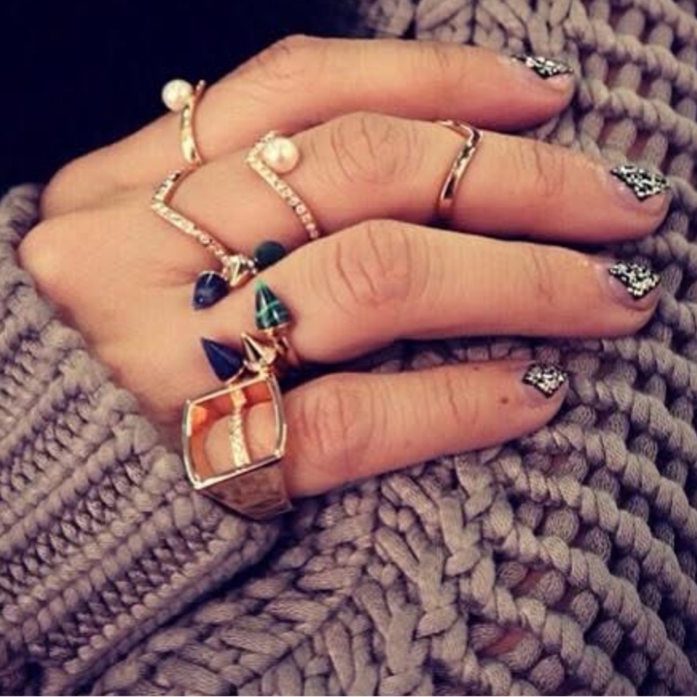 Vita Fede Open Gold Square Ring with Swarovski Crystal band detail